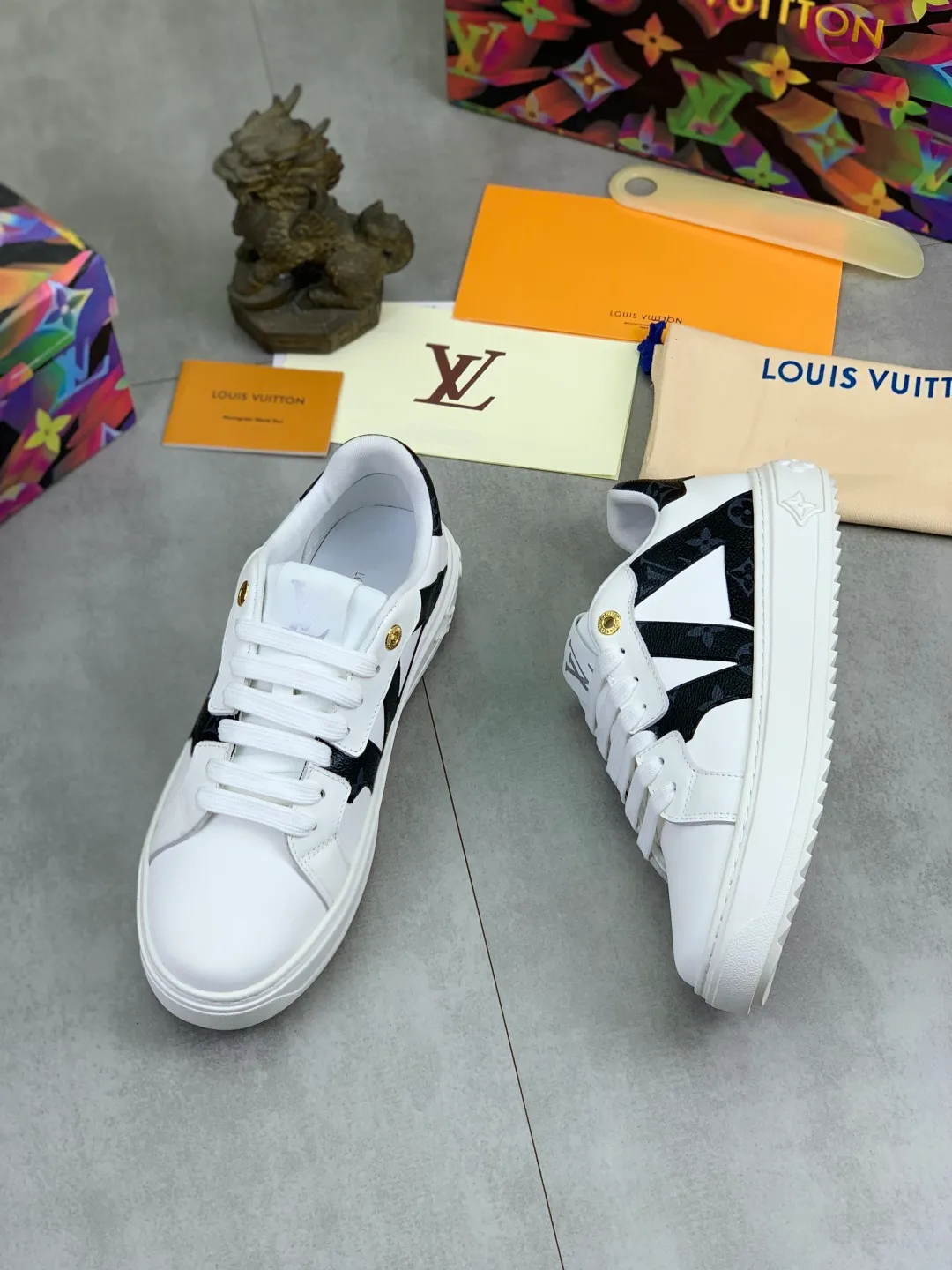 Men's men's shoes P520💰【New style】🆘High quality cowhide【Louis Vuitton】LV official website's latest model🎁casual and fashionable men's shoes👟hot style💥simple and elegant style, exclusive for trendy men. Unique official website's latest brand elements👑original decoration, fashionable and generous, the fabric is made of original denim➕comfortable and breathable mesh lining➕cow leather feet ✅The official website specifies wear-resistant casual outsole, the classic model is taken in real life🎬Color: 4️⃣colors available😍Number of codes: 38-44 Full set of packaging